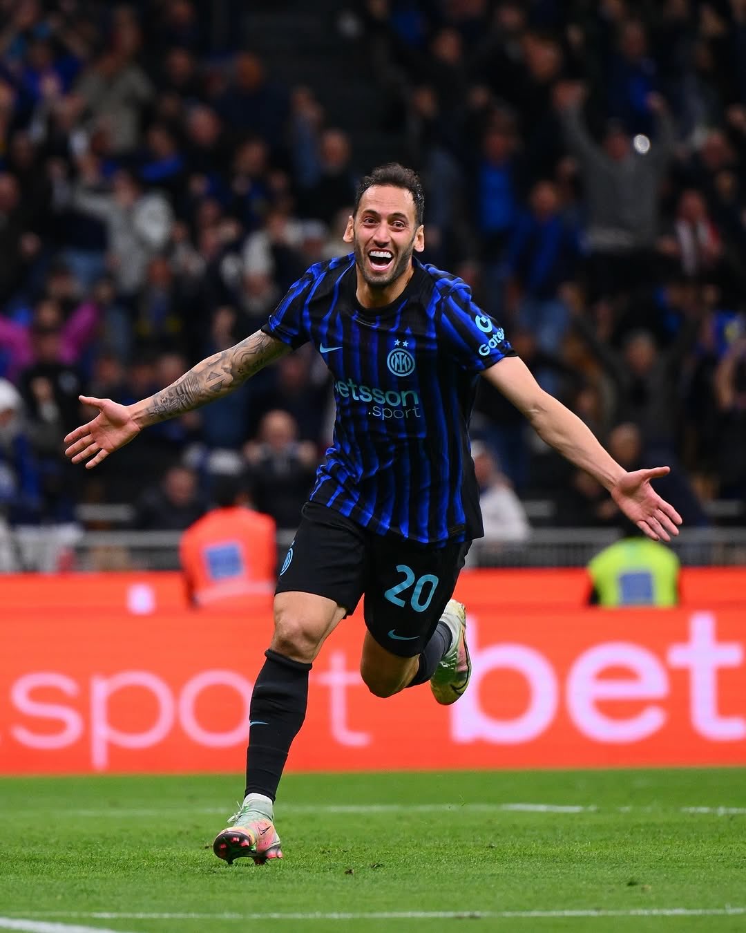 Hakan Çalhanoğlu, İtalya Kupası'nda finali getirdi