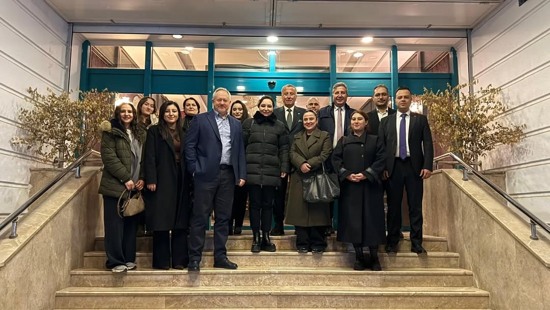 İyi Parti Milletvekili Hakan Şeref Olgun, Başkan Yardımcıları ve Danışmanlarıyla İftar Sofrasını Paylaştı