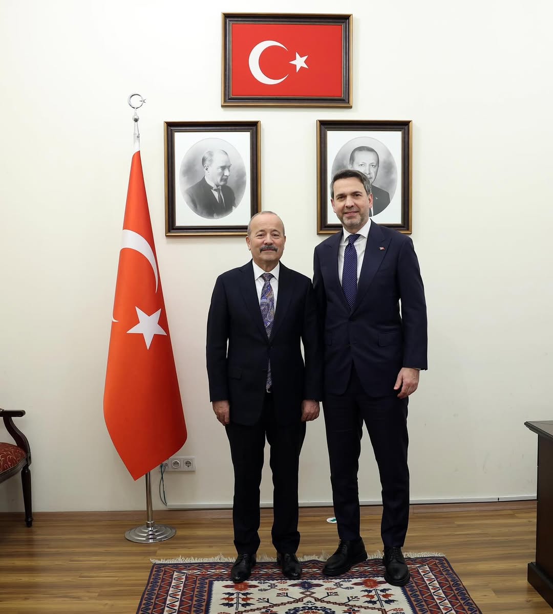 Mhp Afyonkarahisar Milletvekili Mehmet Taytak, Enerji ve Tabii Kaynaklar Bakanı Alparslan Bayraktar'ı Ziyaret Etti
