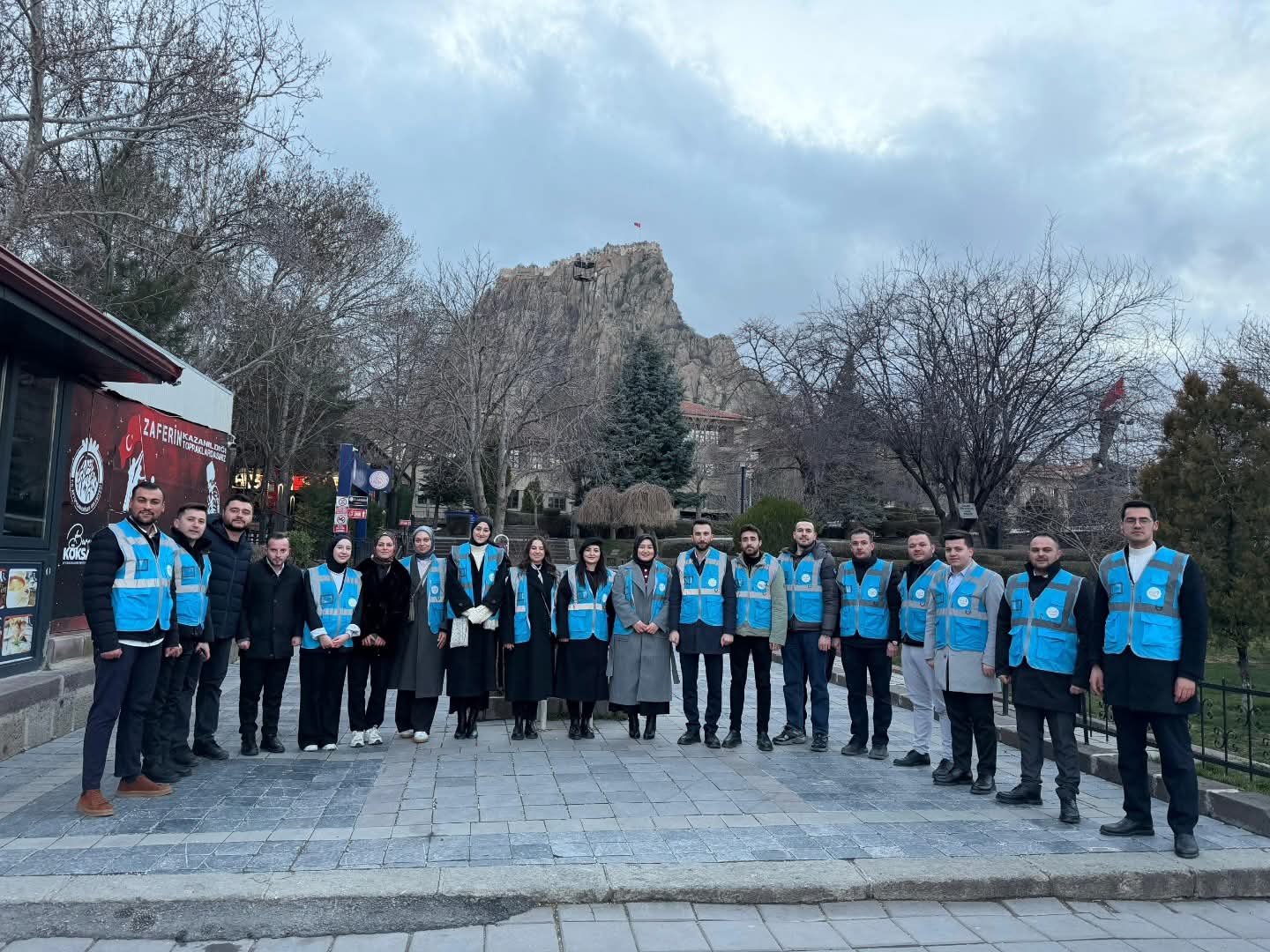 RAMAZAN’IN PAYLAŞMA RUHU AK GENÇLİKLE AFYONKARAHİSAR’DA SAHAYA YANSIDI
