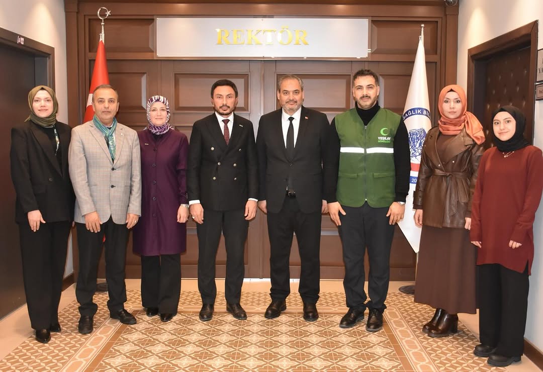 Rektörümüz Prof. Dr. Adem Aslan, Yeşilay Şube Başkanı Arif Kavas ve Yönetim Kurulu Üyelerini Makamında Ağırladı