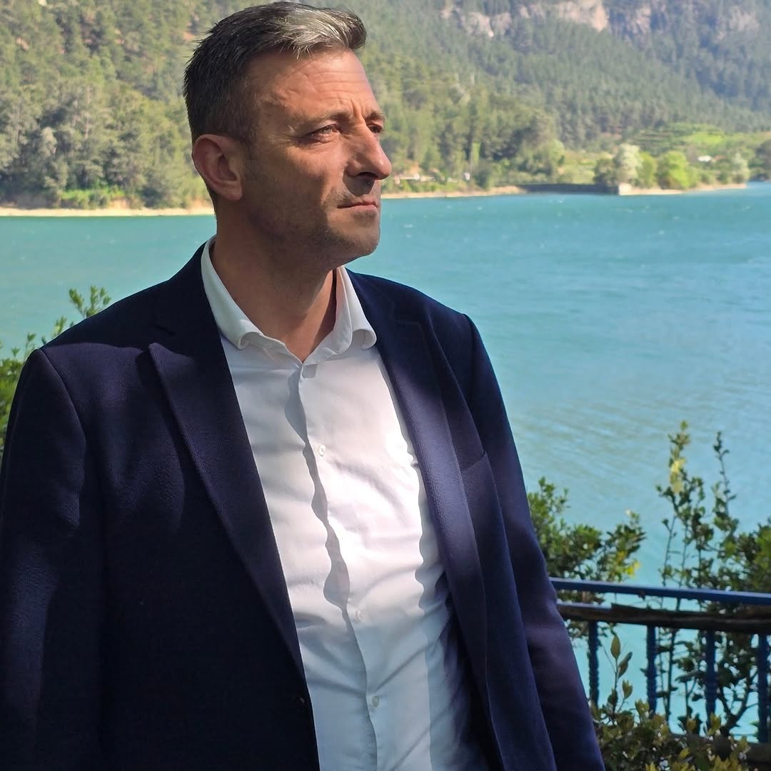 Sinanpaşa Belediye Başkanı Tolga Yıldırım'dan Hemşerilere Hayırlı Cumalar Dileği
