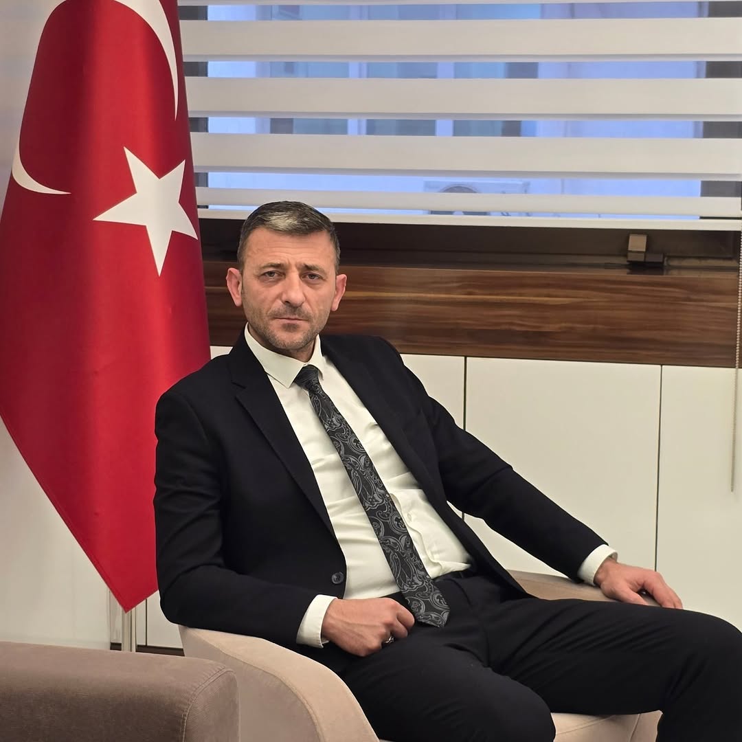 Sinanpaşa Belediye Başkanı Tolga Yıldırım'dan Hemşerilerine Hayırlı Cumalar ve İşler Dileği