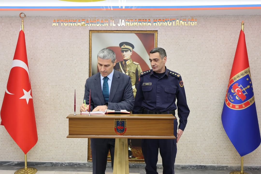 Valimiz Dr. Naci Aktaş, İl Jandarma Komutanı Albay Murat Kaya ile Değerlendirme Toplantısı Yaptı