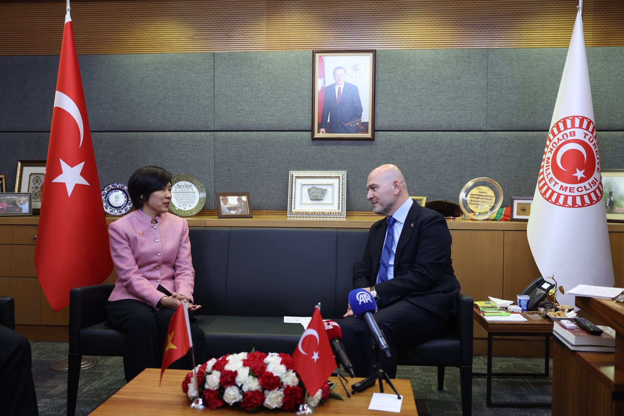 Vietnam Büyükelçisi Türkiye'de Gazi Meclisi'ni Ziyaret Etti