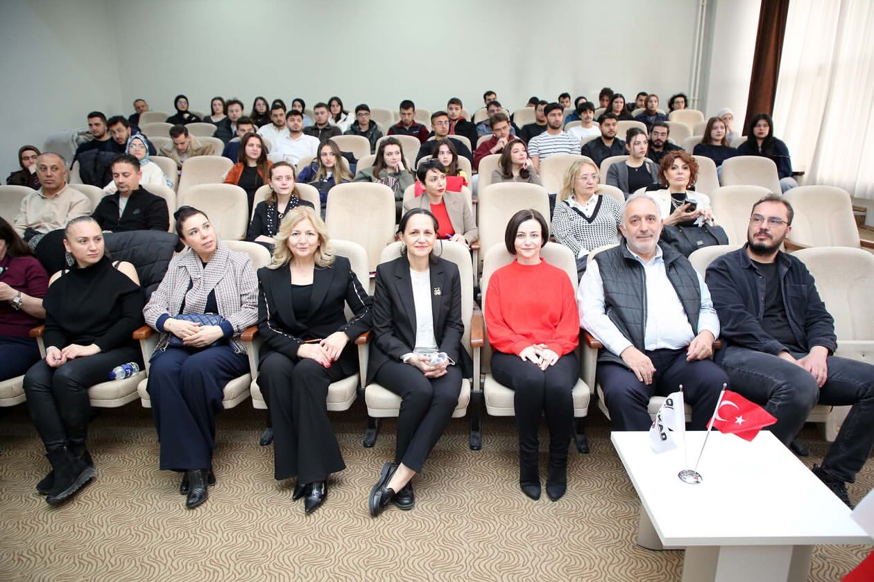 Yapay Zekâ Çağında İş ve Kariyer: Geleceğe Hazır Olmak