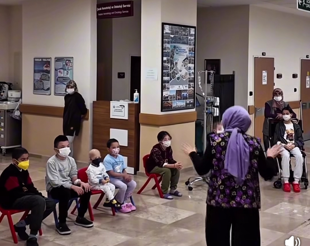 Oyun Ablam Projesiyle Minik Kahramanlara Moral Ziyareti