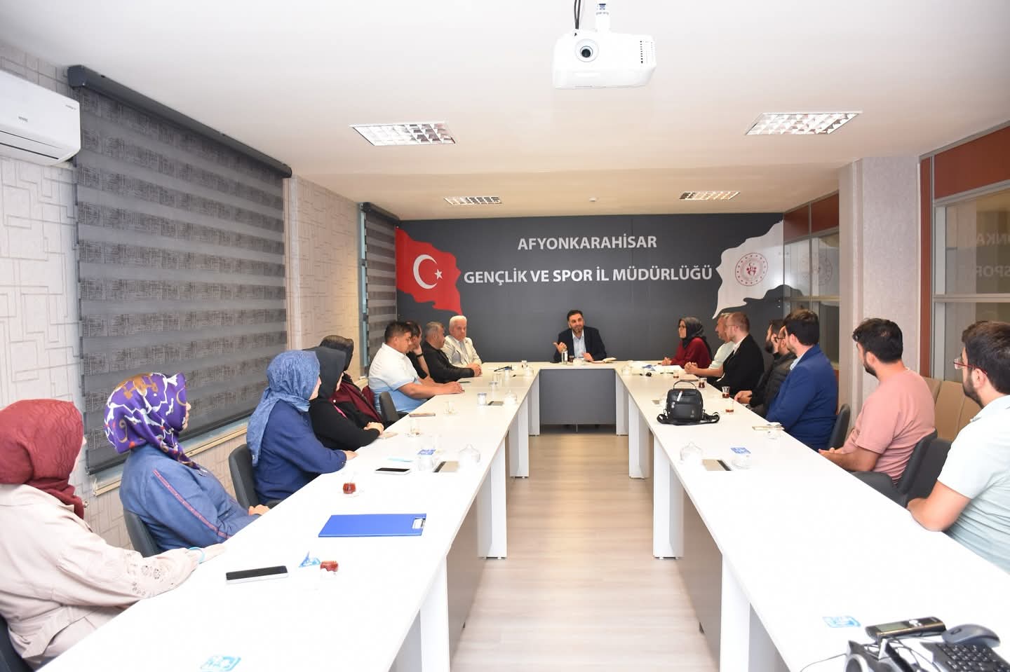 Afyonkarahisar’da Gençlik Hizmetleri Değerlendirme Toplantısı Gerçekleştirildi
