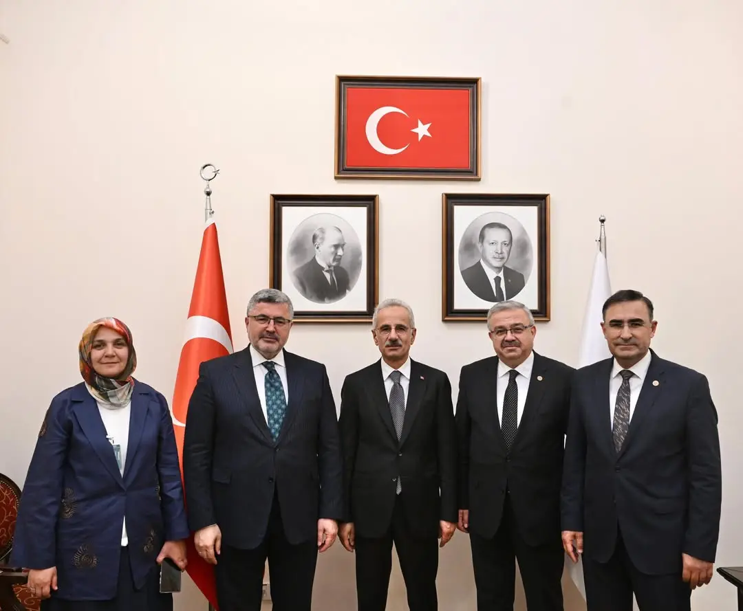 Afyonkarahisar Milletvekilleri Ulaştırma ve Altyapı Bakanı Abdulkadir Uraloğlu'nu Ziyaret Etti