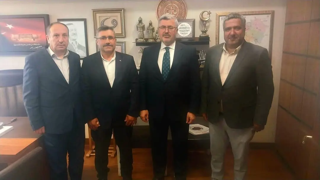 Hocalar Belediye Başkanı Ali Arslan, İGM Üyesi İsmail Özkuleli ve Önceki Dönem İlçe Başkanı Ahmet Kaya Gazi Meclisinde Misafir Edildi