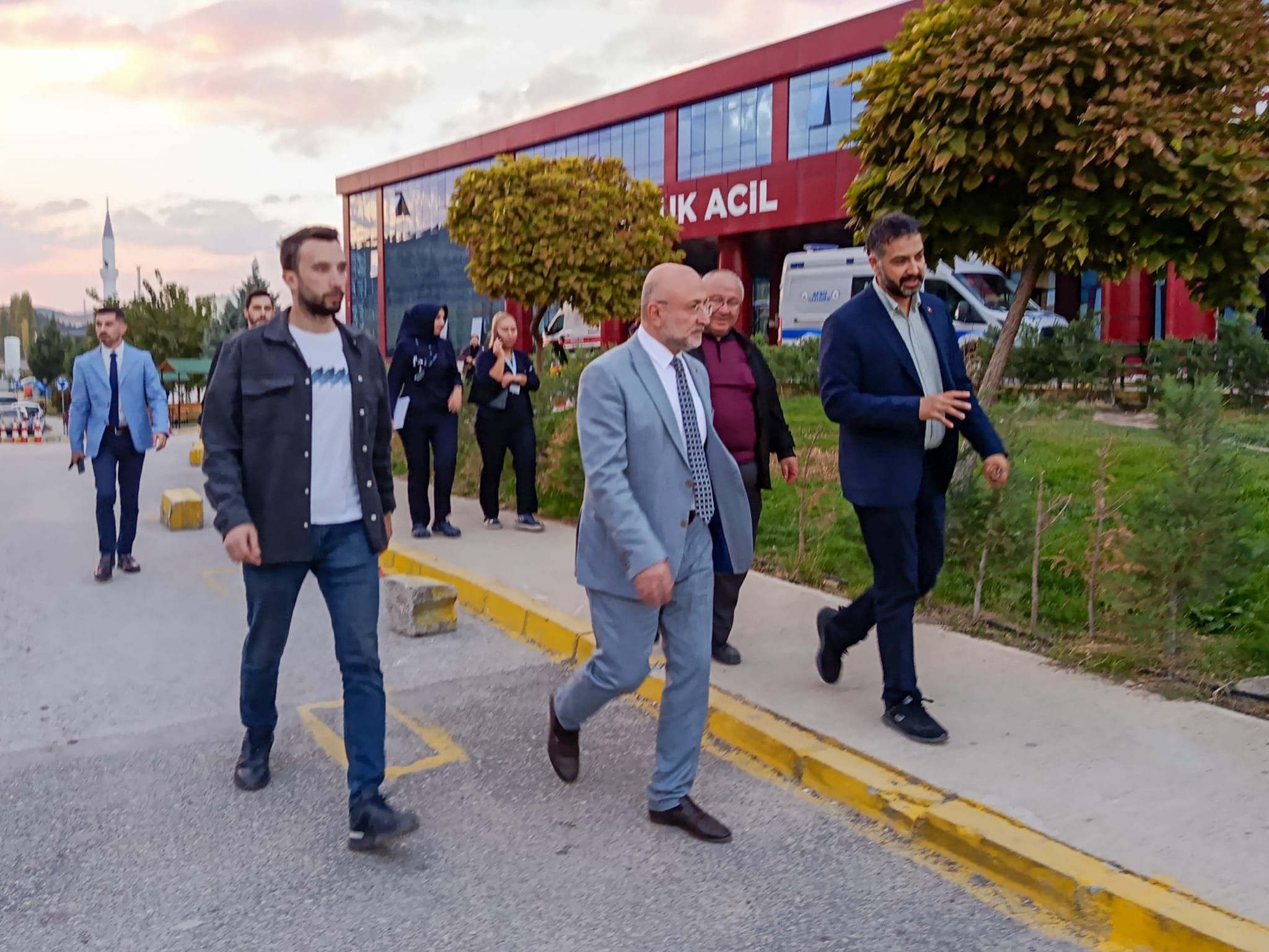 BAŞKAN ŞAHİN, ERİŞKİN ACİL SERVİSİNDE YAPILAN ÇALIŞMALARI İNCELEDİ