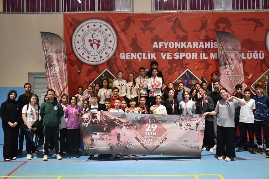 Cumhuriyetin 102. Yılında Sporun ve Gençliğin Zaferi Sahalardan Yükseldi